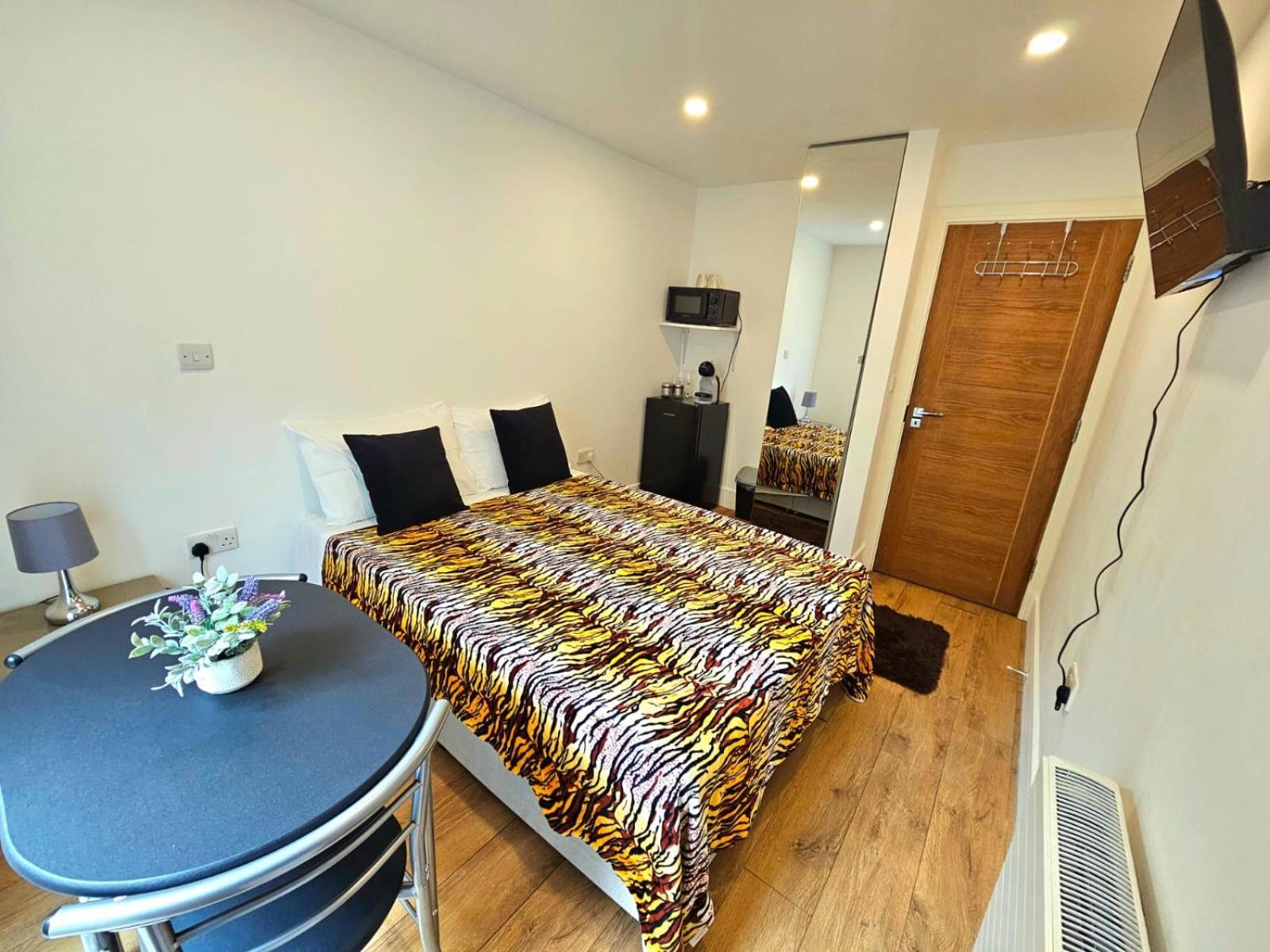 Oliver Double Room Лондон Екстериор снимка
