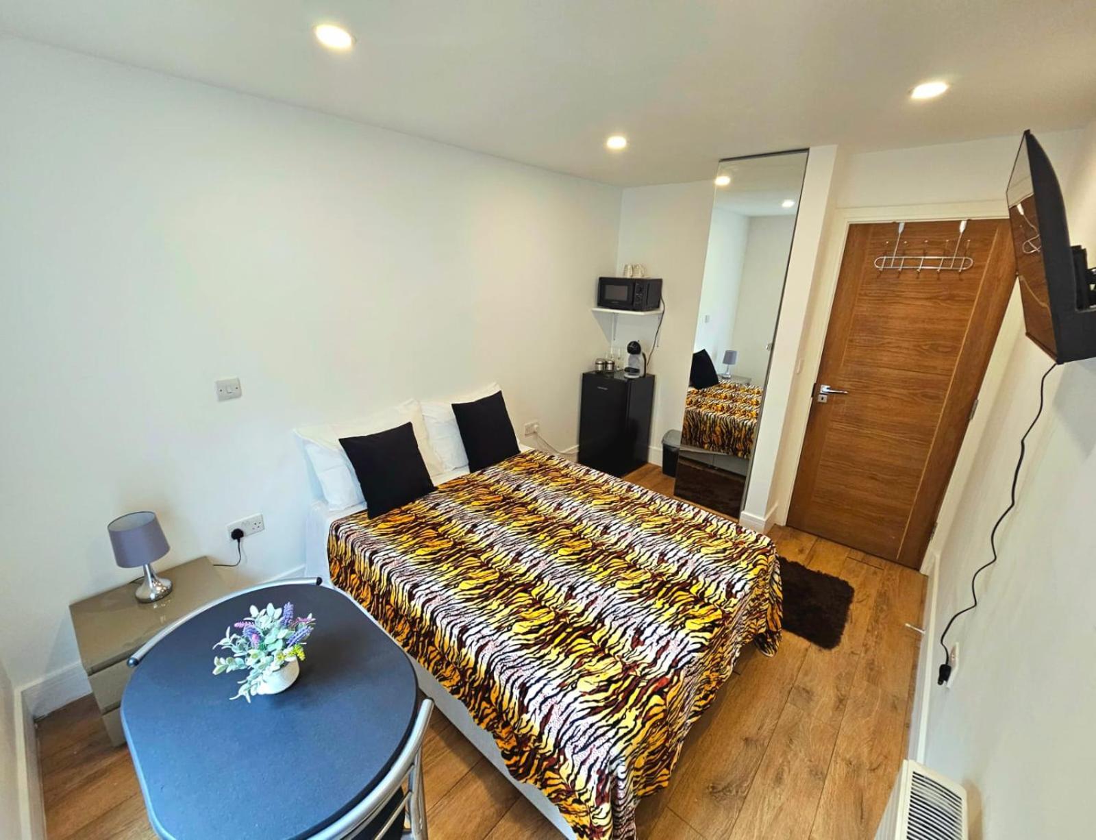 Oliver Double Room Лондон Екстериор снимка